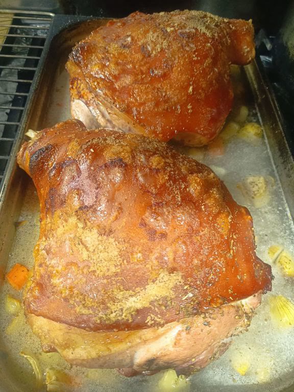 Cochon de lait doré, sorti du four à bois