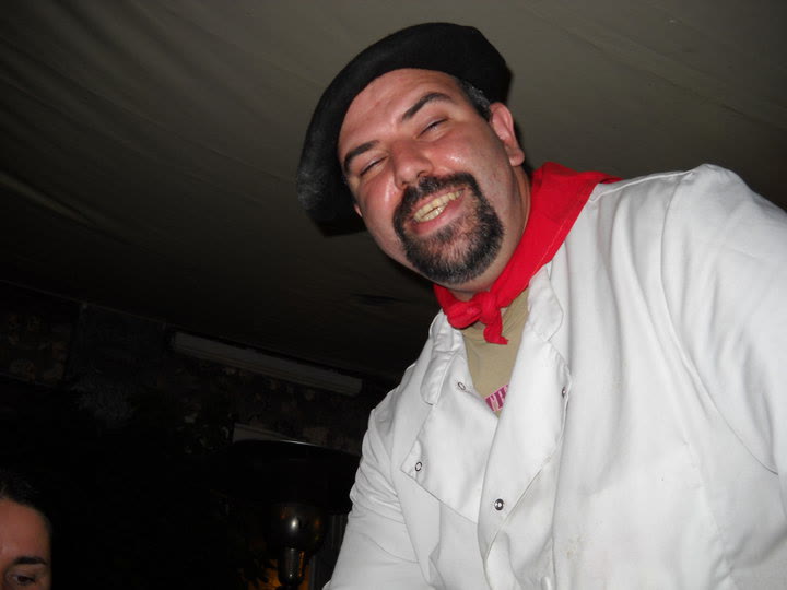 Michel en béret et foulard rouge