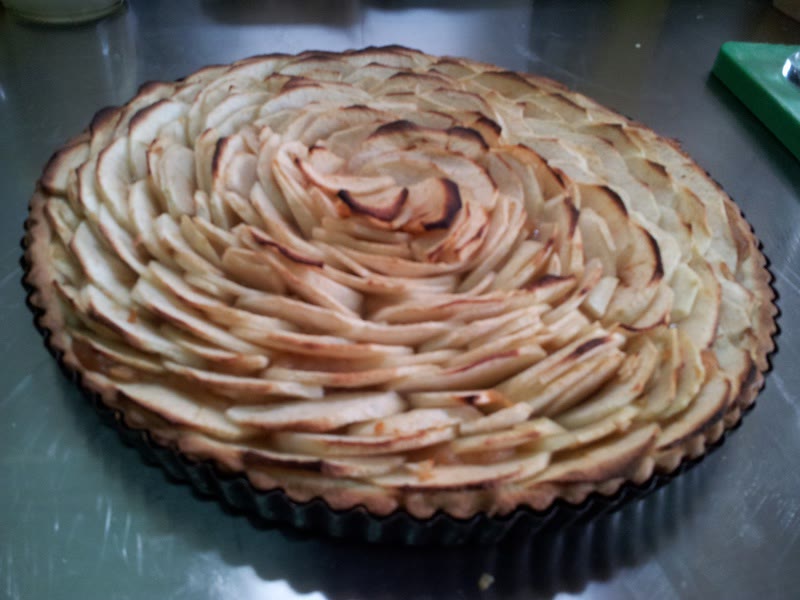 Tarte aux pommes maison, les pommes disposées en rosace